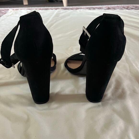 Torrid Black Faux Suede Open Toe Chunky Heel Sandal Size 9 Wide - Picture 3 of 8